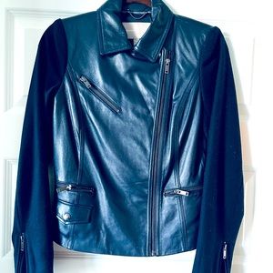 Casually stylish Bomber jacket!